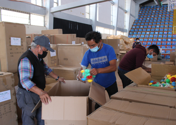 Municipalidad de San Antonio realiza  masiva entrega de juguetes y dulces  a juntas de vecinos