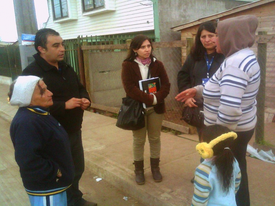 Equipo Municipal Brinda Apoyo a Familia Desalojada en Llo-lleo