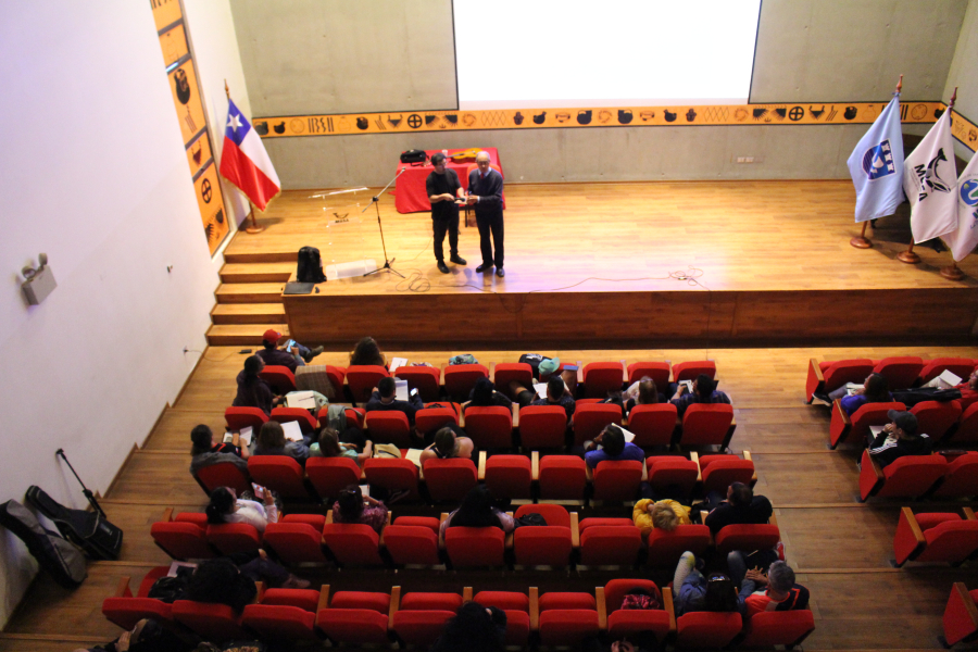 Folcloristas participan de seminario de cueca en el MUSA