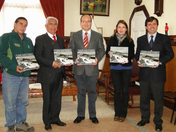 Empresa Terquim donó libros sobre la historia de la ciudad