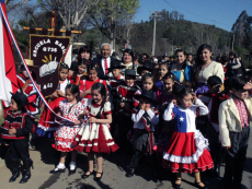 Estudiantes del sector rural de San Antonio rinden honores a la Patria