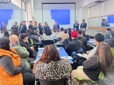 Comienza capacitación para operadores de grúa horquilla y portacontenedores impulsada por OMIL y empresas del sector logístico   