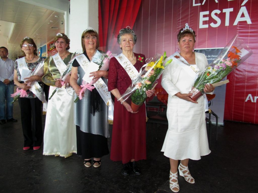 Programa Municipal coronó a la reina comunal de los Adultos Mayores  