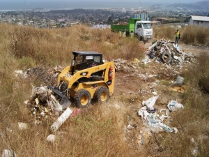 Municipio realiza operativos de limpieza en la comuna y llama a la ciudadanía a colaborar en esta ardua tarea