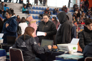 Beca TIC: 768 Alumnos de San Antonio reciben notebooks de última generación