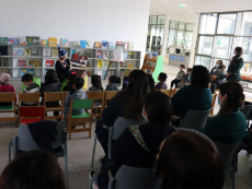 Educadoras de párvulo hacen entrega del libro “Recursos Literarios para la Primera Infancia” a Biblioteca Vicente Huidobro
