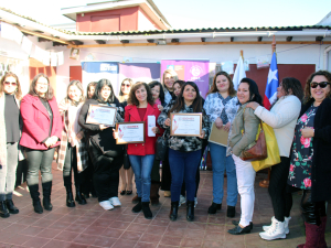 Entregan certificación a jefas de hogar por Curso de Manicure y Esmaltado Permanente