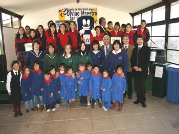 Por quinto a&ntilde;o. Escuelas reciben premios por recolectar pilas Usadas