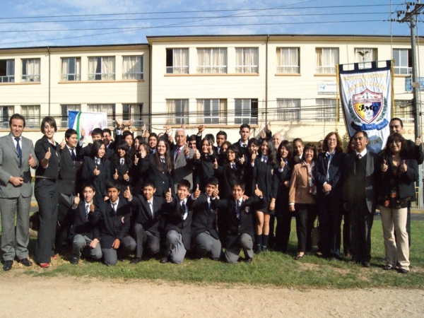 Excelencia a toda prueba Estudiantes del Instituto Jos&eacute; Miguel Carrera recibieron el saludo del alcalde Omar Vera