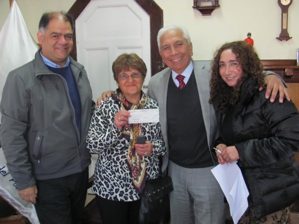 Municipio local entrega aporte econ&oacute;mico a destacado deportista