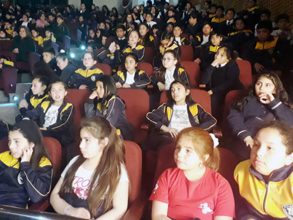 Cerca de 600 alumnos asistieron a teatro de alimentaci&oacute;n saludable