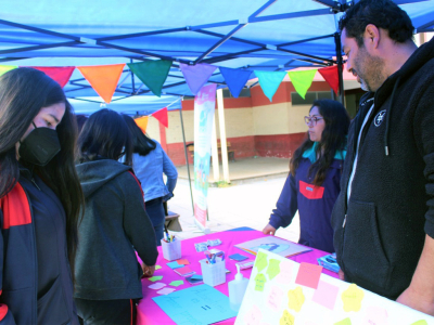 Estudiantes participan en Feria Interactiva de Promoci&oacute;n de Salud Mental