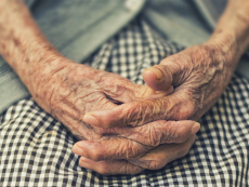 Campa&ntilde;a municipal llama al buen trato de las personas mayores