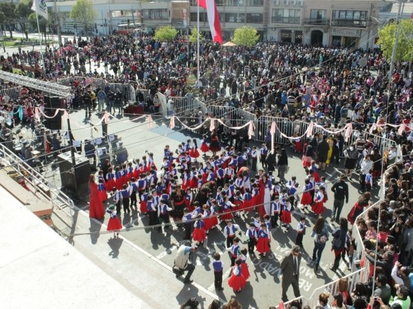 Con &ldquo;Mil Pa&ntilde;uelos al Viento&rdquo; partieron las celebraciones de Fiestas Patrias en San Antonio&nbsp;