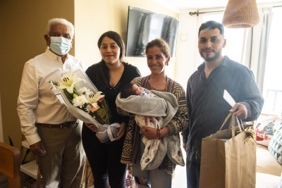 Alcalde Omar Vera visita a Valent&iacute;n, el primer sanantonino nacido el 2025