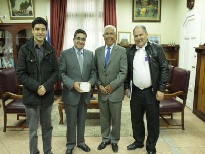 Coordinador Regional de Seguridad P&uacute;blica visita a alcalde de San Antonio