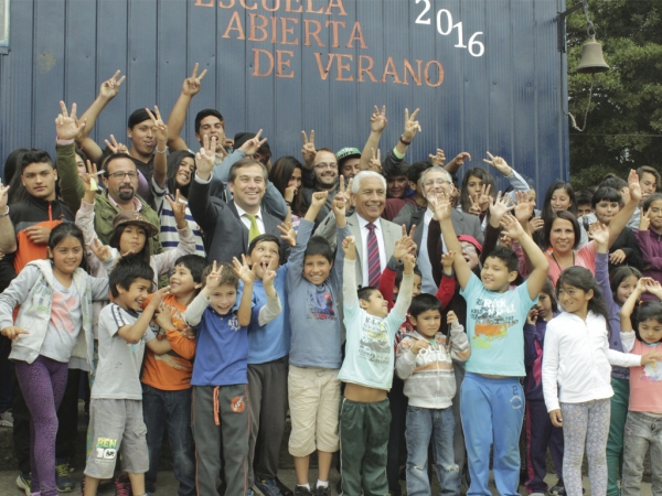 Deporte, juegos y entretenci&oacute;n ofrecen las Escuelas Abiertas este verano en San Antonio