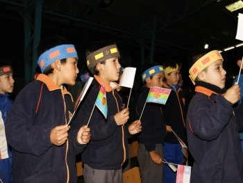 Ni&ntilde;os y ni&ntilde;as de la escuela Padre Andr&eacute; Coindre celebraron la llegada del a&ntilde;o nuevo Mapuche