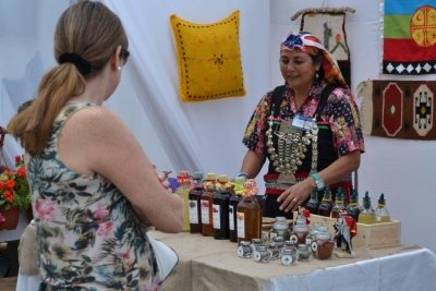 Feria de Productores y Artesanos Rurales congreg&oacute; a un centenar de visitantes en Llolleo