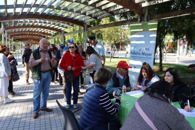 Baile, música y memoria en el cierre del Mes del Adulto Mayor en San Antonio